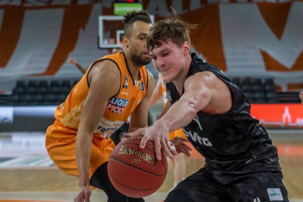 士则更为直 士则更为直