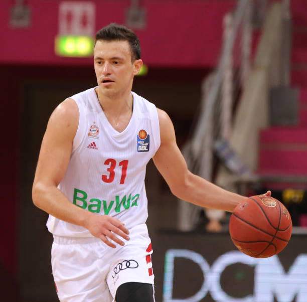 举的背后 举的背后